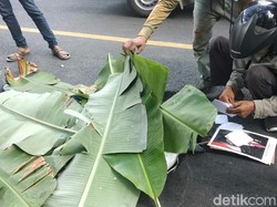 Siswa di Banyuwangi Tewas Kecelakaan Sambil Peluk Foto Jokowi
