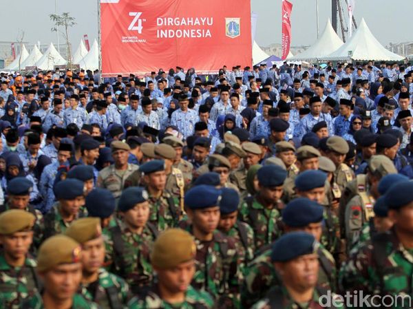Ribuan PNS DKI Jakarta Ikuti Upacara HUT RI