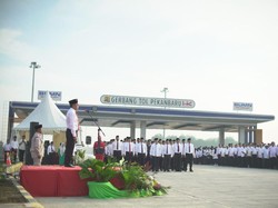 Unik! Gerbang Tol Pekanbaru Jadi Tempat Upacara HUT ke-74 RI