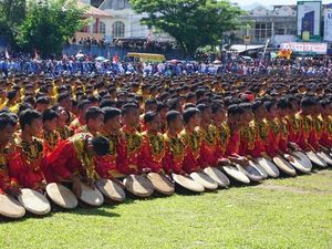2019 Pemuda Aceh Meriahkan HUT RI dengan Tarian Rapai Geleng