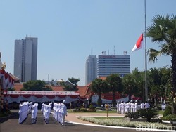 Upacara Detik-detik Proklamasi di Gedung Grahadi Surabaya Berlangsung Khidmat
