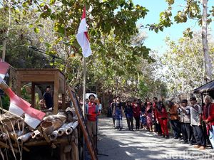 Seniman Gelar Upacara 17 Agustus di Watulumbung Bantul