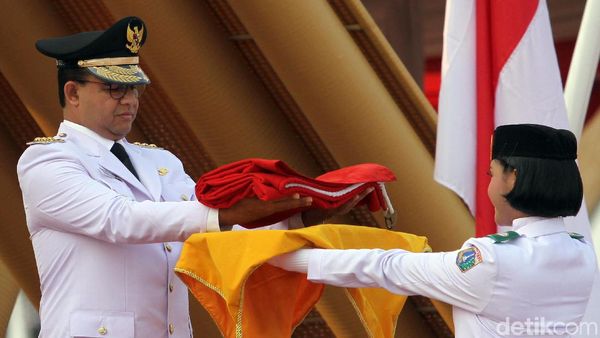 Momen Anies Baswedan Pimpin Upacara HUT RI di Pulau Reklamasi
