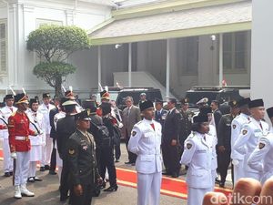 Ungkapan Syukur Paskibraka Salma Pembawa Bendera Merah Putih di Istana