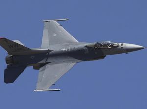 Jet Tempur Tentara Cina Jatuh di Pulau Hainan, Pilot Selamat Jet Tempur Tentara Cina Jatuh di Pulau Hainan, Pilot Selamat