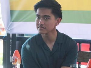 Rayakan Kemerdekaan RI, Kaesang Pangerep Buka Sang Pisang di Sidoarjo