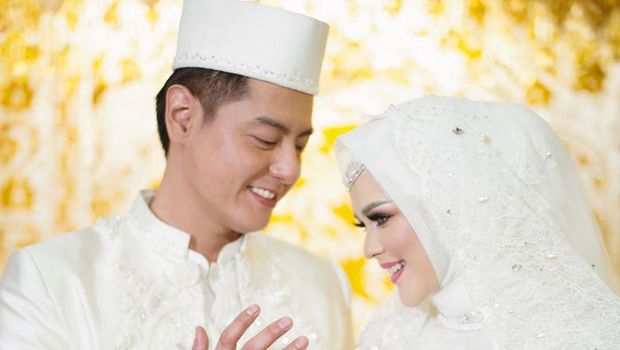 Tips Langgeng Pasangan Beda Usia Jauh Seperti Cut Meyriska & Roger