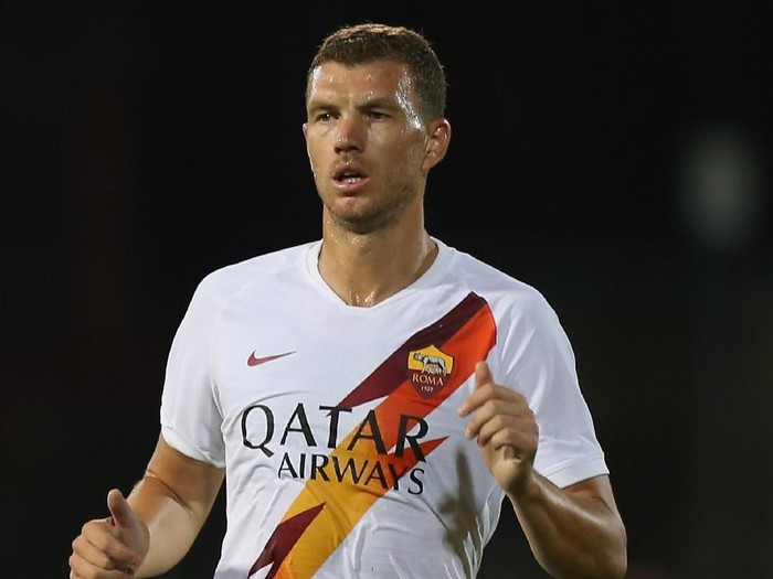 PERUGIA, ITALY - JULY 31:  Edin Dzeko of AS Roma looks onduring the pre- season friendly match between AC Perugia and AS Roma at Stadio Renato Curi on July 31, 2019 in Perugia, Italy.  (Photo by Paolo Bruno/Getty Images)