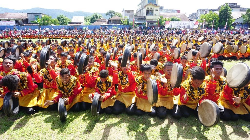 Foto: 2019 Pemuda Aceh Ramaikan HUT RI KE-74 dengan Menari Foto: 2019 Pemuda Aceh Ramaikan HUT RI KE-74 dengan Menari