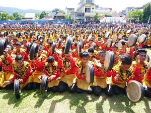 Foto: 2019 Pemuda Aceh Ramaikan HUT RI KE-74 dengan Menari