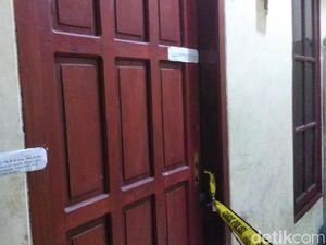 Sejumlah Barang Dibawa Polisi Usai Geledah Kos Pria Penyerang Polsek Wonokromo