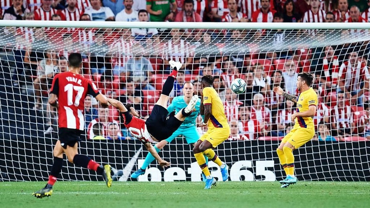 Aritz Aduriz bawa Athletic Bilbao menang atas Barcelona. (Foto: Juan Manuel Serrano Arce/Getty Images)