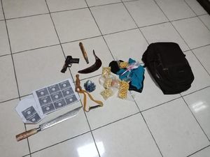 Celurit Hingga Airsoft Gun Diamankan dari Pria yang Serang Polsek Wonokromo