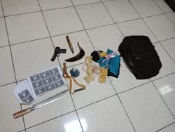 Celurit Hingga Airsoft Gun Diamankan dari Pria yang Serang Polsek Wonokromo