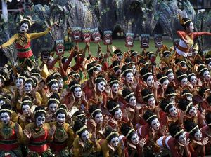 Penampilan Memukau Para Penari Thengul di Istana Merdeka Penampilan Memukau Para Penari Thengul di Istana Merdeka