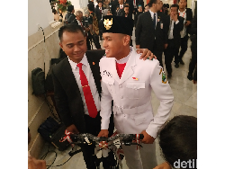 Grogi Kibarkan Bendera, Rangga Tak Menyangka Dapat Sepeda dari Jokowi