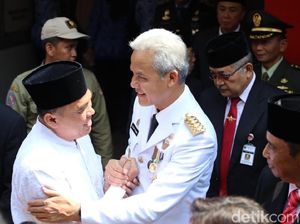 Serahkan Remisi, Ganjar Bertemu Bupati Jepara di Penjara