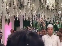 Tampil Serba Putih, Roger Danuarta Siap Ucap Ijab Kabul