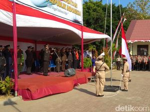 Mantan Napiter dan Simpatisan ISIS Ikut Upacara HUT RI di Lamongan Mantan Napiter dan Simpatisan ISIS Ikut Upacara HUT RI di Lamongan