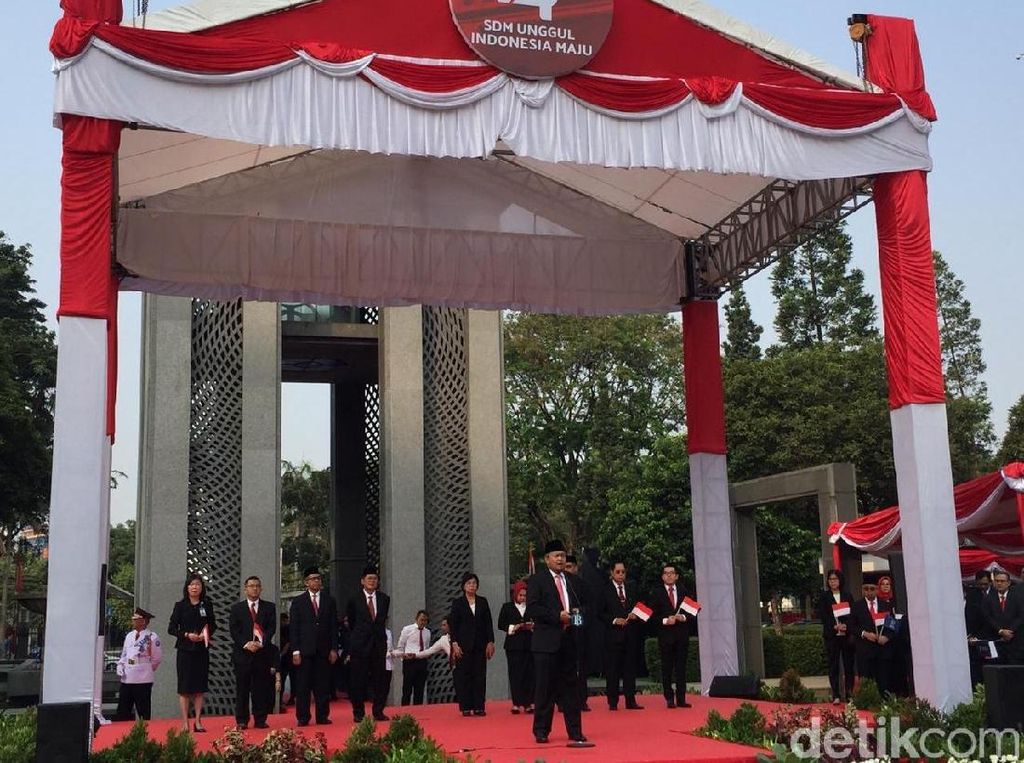 Pimpin Upacara HUT RI, Bos BI Bicara Risiko Perang Dagang Pimpin Upacara HUT RI, Bos BI Bicara Risiko Perang Dagang