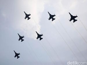 Terpukau Aksi 14 Jet Tempur TNI AU di Hari Kemerdekaan Indonesia