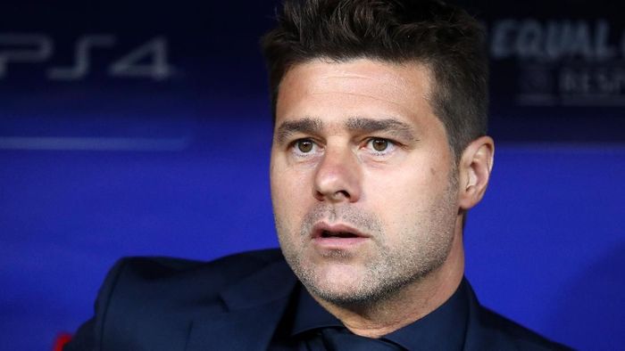 Mauricio Pochettino indikasikan posisinya mulai terancam. (Foto: Clive Rose / Getty Images)