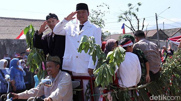 Ragam Aksi Warga Bandung Ramaikan Pawai Kemerdekaan