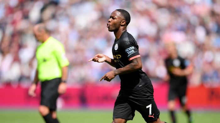 Raheem Sterling talah mencetak tiga gol untuk Manchester City di Liga Inggris 2019/2020. (Foto: Laurence Griffiths/Getty Images)