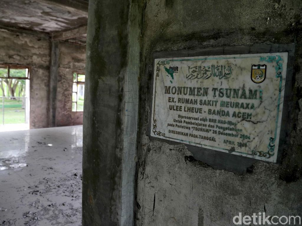 Berziarah ke Kuburan Massal Korban Tsunami Aceh