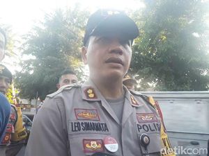 43 Mahasiswa Papua Dibawa ke Polrestabes Surabaya 43 Mahasiswa Papua Dibawa ke Polrestabes Surabaya