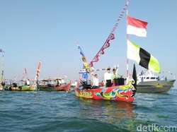 Senangnya Nelayan Diajak Upacara Kemerdekaan di Tengah Laut