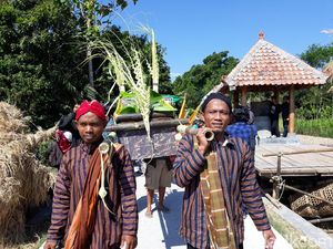 Unik Banget! Warga Bantul Nikahkan Lumpang dan Alu