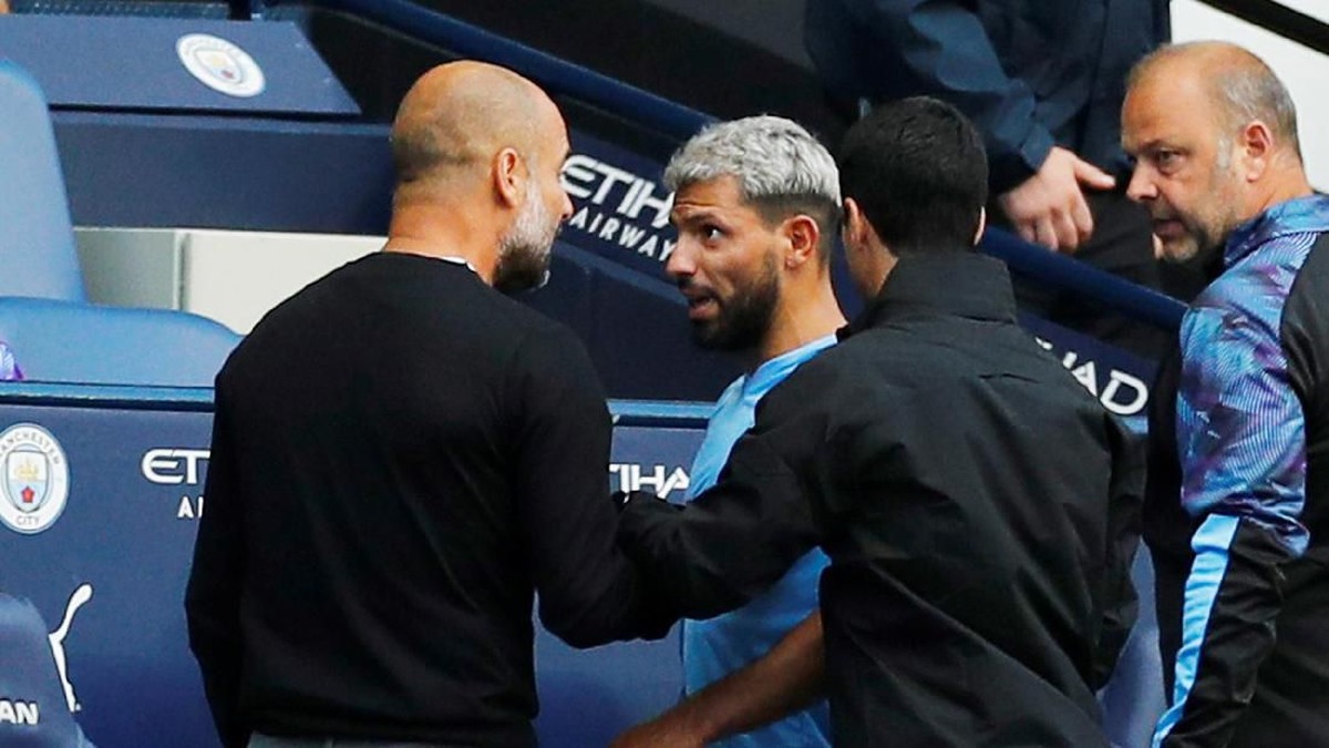 Sergio Aguero kesal diganti Pep Guardiola. (Foto: Phil Noble/Reuters)