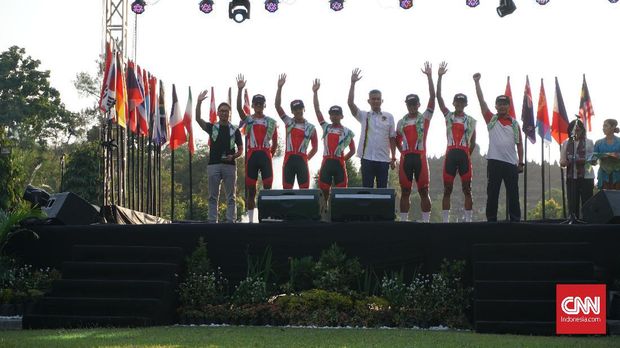 Timnas balap sepeda Indonesia di Tour de Indonesia.