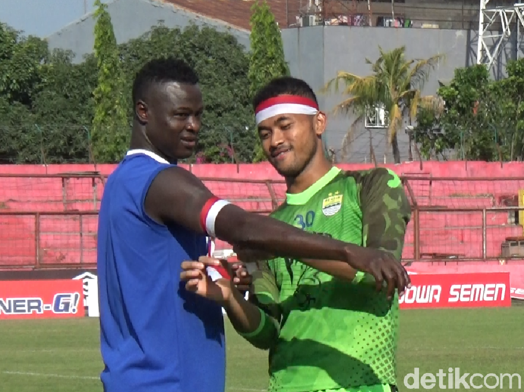 Rayakan HUT Indonesia, Persib Pakai Ikat Kepala Merah-Putih Rayakan HUT Indonesia, Persib Pakai Ikat Kepala Merah-Putih