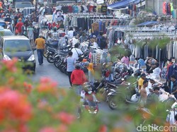 Fakta-fakta Derasnya Baju Impor Bekas Mengalir ke RI