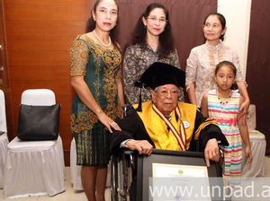 Soal Gelar Akademik, Dosen Ini Raih Doktor dari Unpad di Usia 91 Tahun Soal Gelar Akademik, Dosen Ini Raih Doktor dari Unpad di Usia 91 Tahun