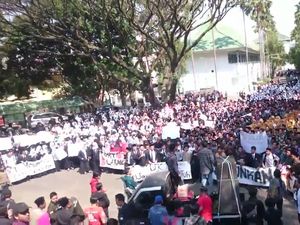Lucu, Viral Mahasiswa Nyanyi Indonesia Raya Keliru Indonesia Pusaka