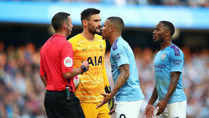 Gabriel Jesus memprotes golnya yang dianulir. (Foto: Clive Brunskill/Getty Images) Gabriel Jesus memprotes golnya yang dianulir. (Foto: Clive Brunskill/Getty Images)