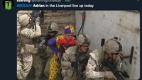 Adrian bahkan disamakan dengan badut di antara tentara dalam skuat Liverpool melawan Southampton. (Twitter)