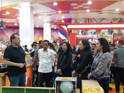 Ditemani CT, Jokowi Ajak Keluarga ke Trans Studio Cibubur