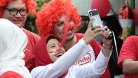 Meriah! Lomba Istri Make Up Suami Malah Jadinya Badut Cantik