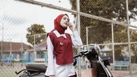 8 Ide Busana Merah Putih dari Hijabers, Aghnia Punjabi Sampai Zaskia Mecca