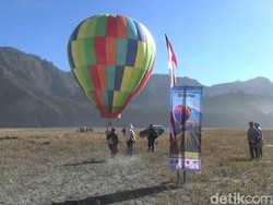 Asyik! Wisata Balon Udara Kini Hadir di Gunung Bromo