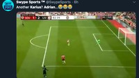 Karena bukan sekali ini bikin blunder, Adrian disebut sebagai... Adrian Karius. (Twitter)