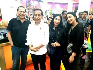 Momen Jokowi Ajak Jan Ethes ke Trans Studio Cibubur