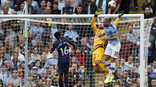 Man City berupaya mengejar Liverpool di puncak klasemen.