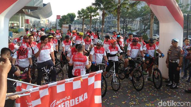 Rayakan HUT RI, Kapolda dan Pangdam Jaya Buka Sepeda Santai di Tangsel