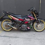 Wadidaw! Suzuki Satria Ini Pakai Mesin 390 cc dengan Ban Cacing