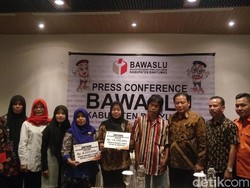 Bawaslu Berikan Santunan Kecelakaan Kerja 8 Pengawas Pemilu Banyumas